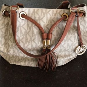 Michael Kors Vanilla Jet Set Purse